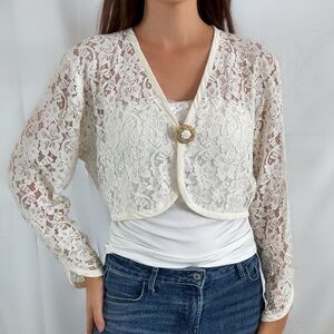 Vintage white lace shrug cardigan outerwear top pearl button glam medium large